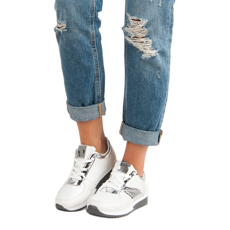 Stylische Sportschuhe weiß 1