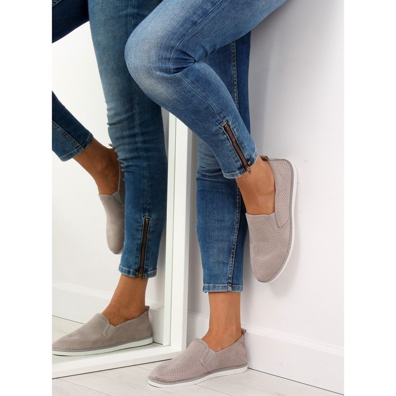 Graue Slip-On-Sneakers LA08P Grau 1