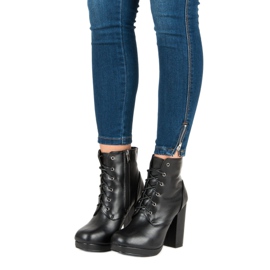 Small Swan Schnürstiefel am Pfosten schwarz 2