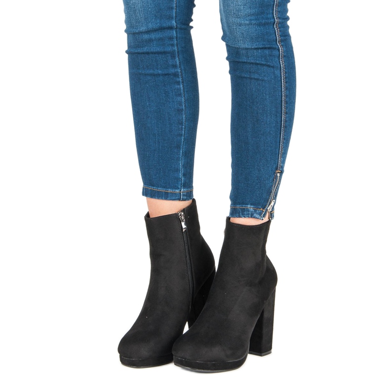 Small Swan Klassische Stiefel auf der Post schwarz 2