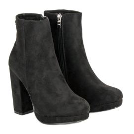 Small Swan Klassische Stiefel auf der Post schwarz 1