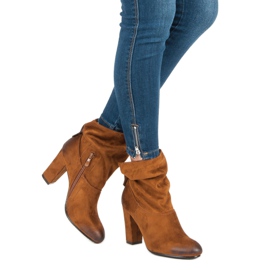 Wildlederstiefeletten auf einem Vinceza-Pfosten braun 2