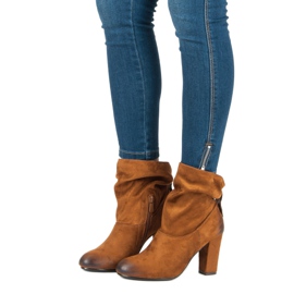 Wildlederstiefeletten auf einem Vinceza-Pfosten braun 1