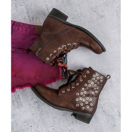 Gebundene braune Arbeiter 1