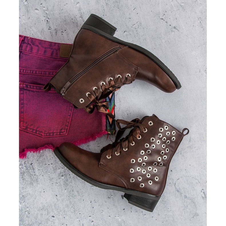 Gebundene braune Arbeiter 1