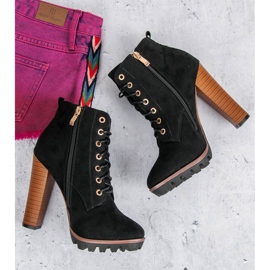 Schwarze Stiefeletten mit Schnürung 1