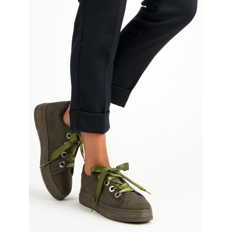 Dunkelgrüne Sneakers aus Wildleder 2