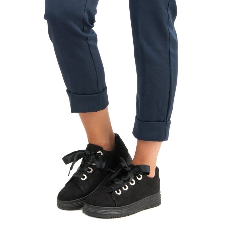 Schwarze Wildleder-Sneakers 1