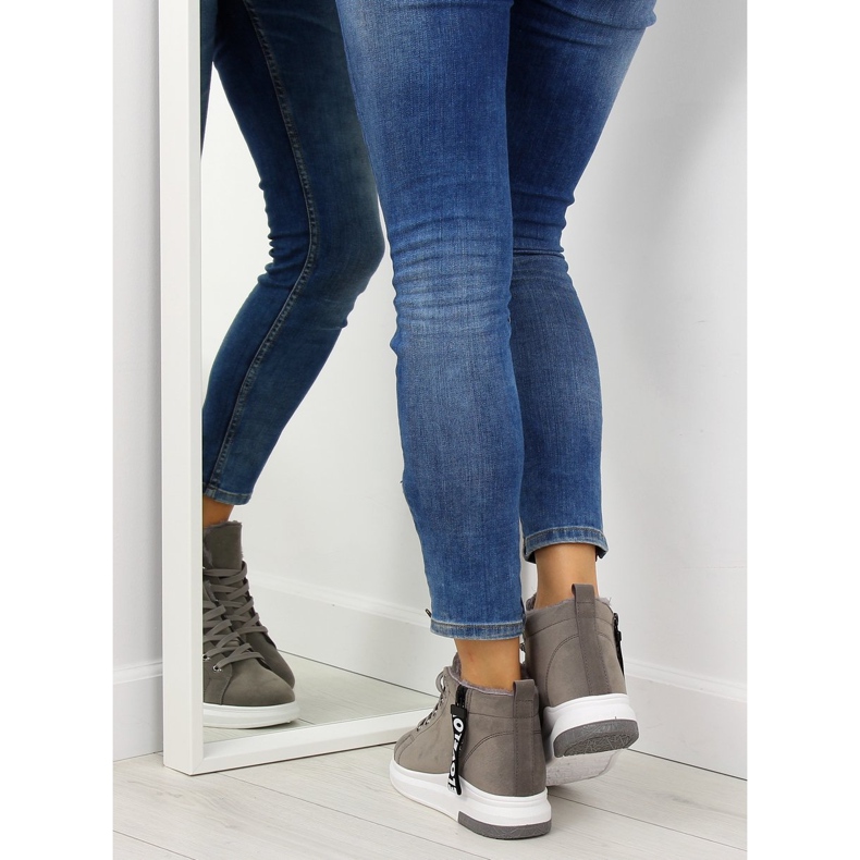 Grau isolierte Sneaker 2018-67 grau 2