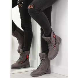 Arbeiterinnen mit grauer AB-9 Grauer Stickerei 1