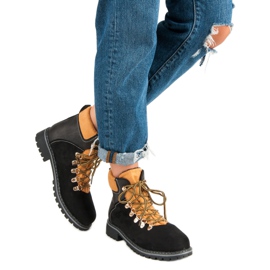 Schwarze Frauen-Trapper 2