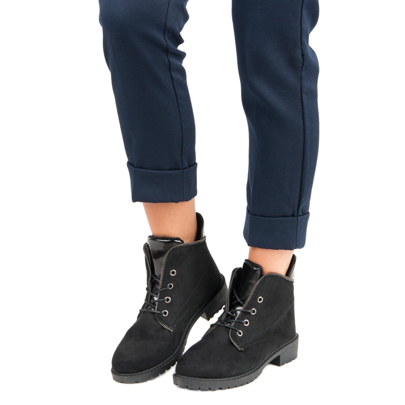 Balada Schwarze, gebundene Stiefel 1