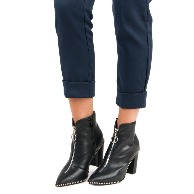 Elegante schwarze Stiefel 1