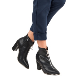 Elegante schwarze Stiefel 2