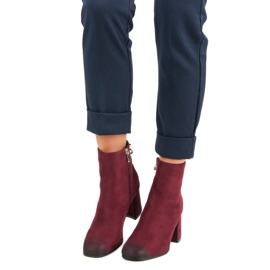 Stylische Stiefel am VINCEZA-Pfosten rot 1