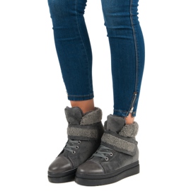 Warme graue Stiefel 1