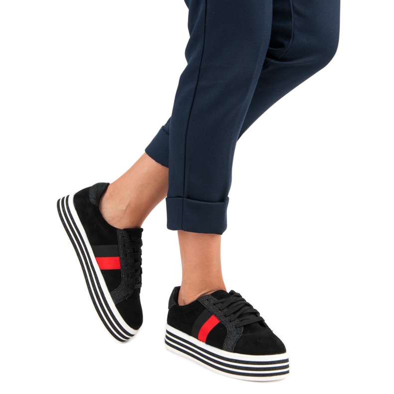 Sneaker auf der VICES-Plattform schwarz 2