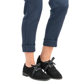 Schwarze, gebundene VICES-Schuhe 1