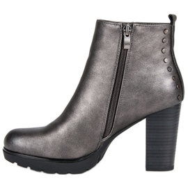 Filippo Graphitstiefel am Pfosten grau 1