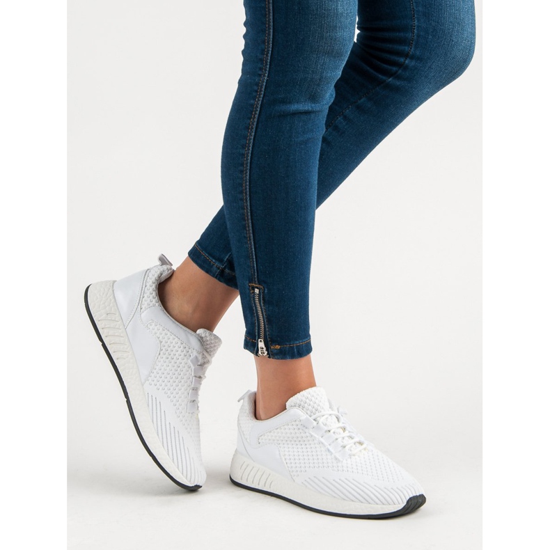 Leichte Sportschuhe weiß 1