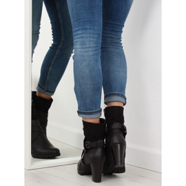 Schwarze Stiefel mit hohen Absätzen C386 Schwarz 1