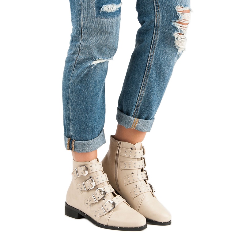 Beige Stiefel im Rock-Stil 1