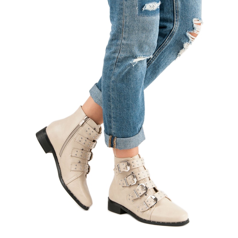 Beige Stiefel im Rock-Stil 2