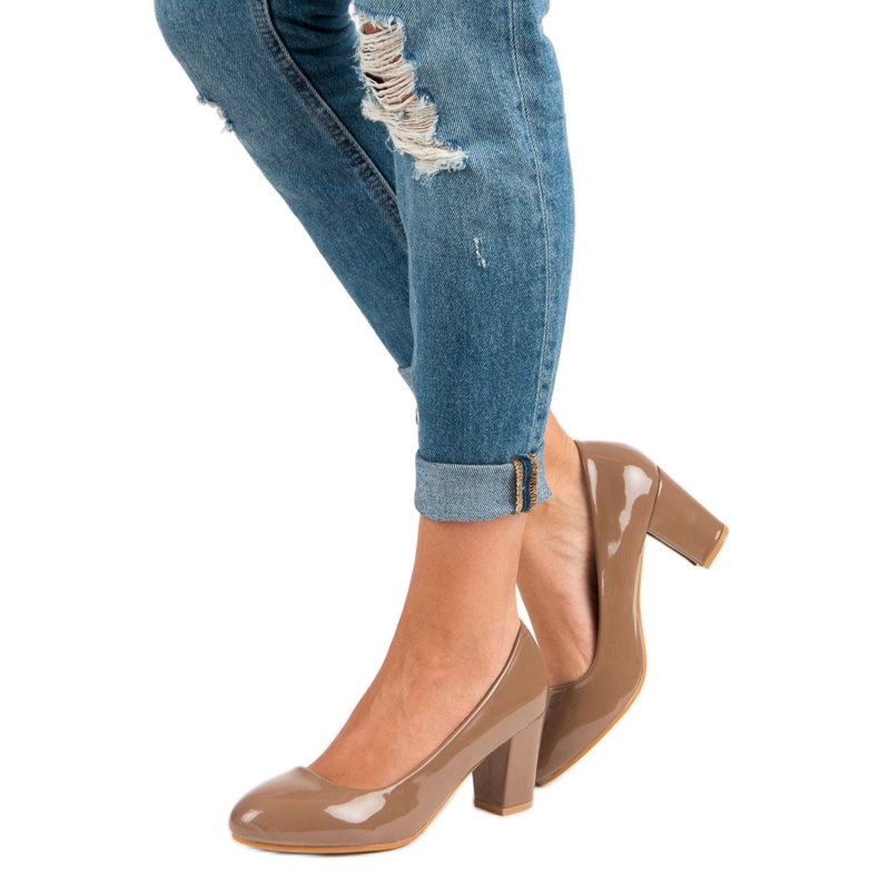 Khakifarbene Pumps grün 1