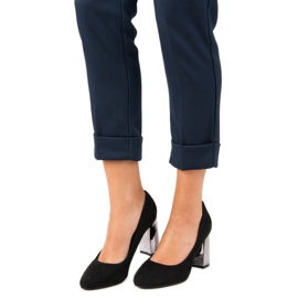 Schwarze Pumps aus Wildleder 1