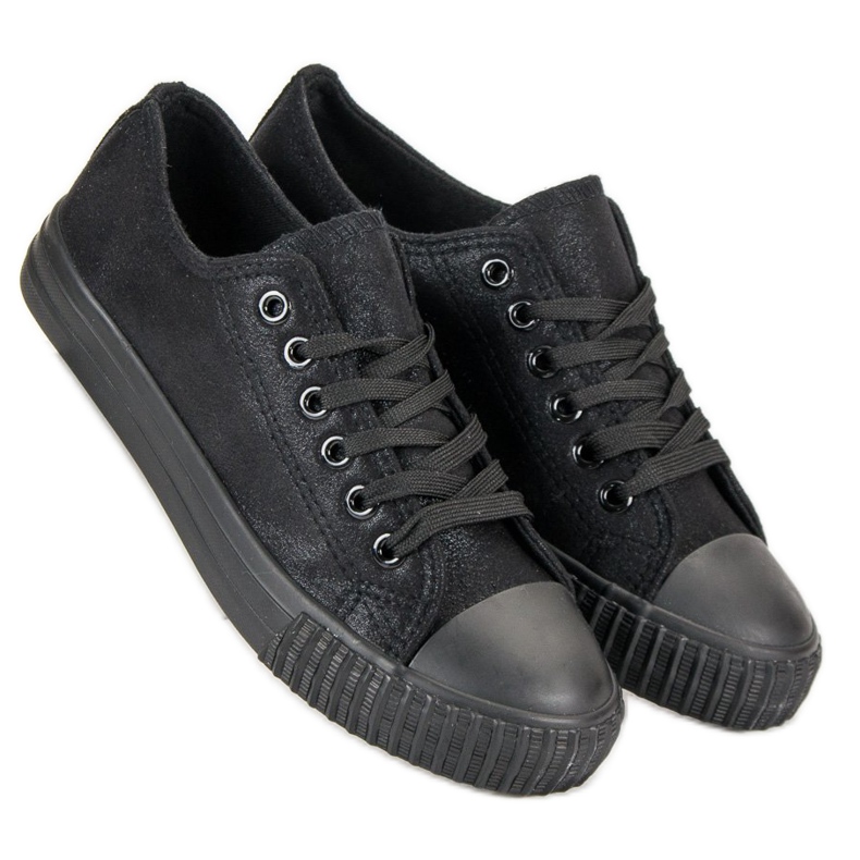 Schwarze Turnschuhe 2