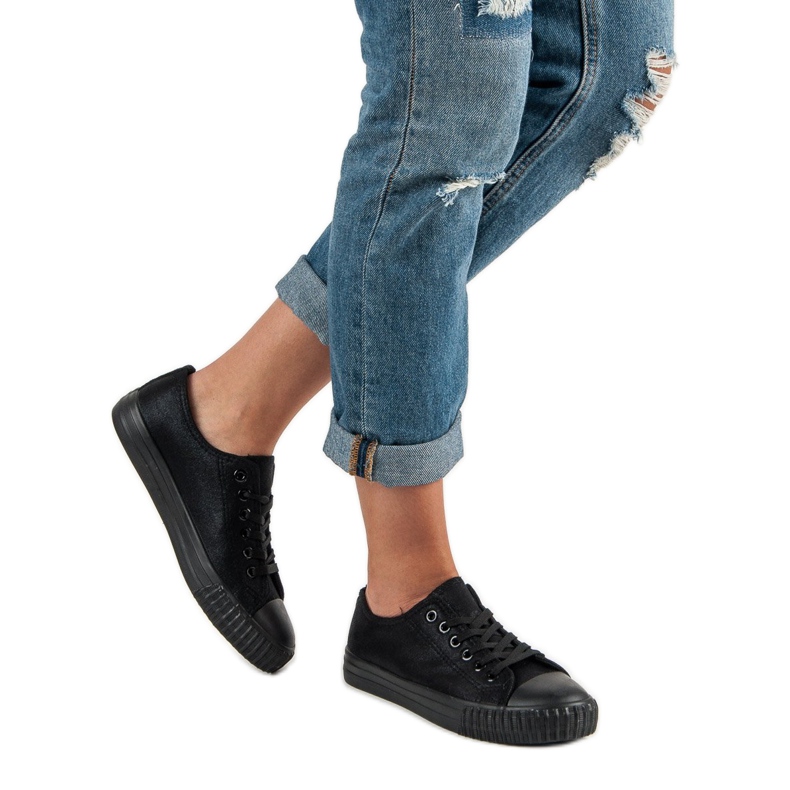 Schwarze Turnschuhe 1