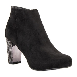 Elegante Stiefel auf einem Pfosten schwarz 2