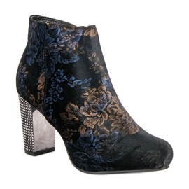 Elegante Stiefel auf der Post mehrfarbig 2