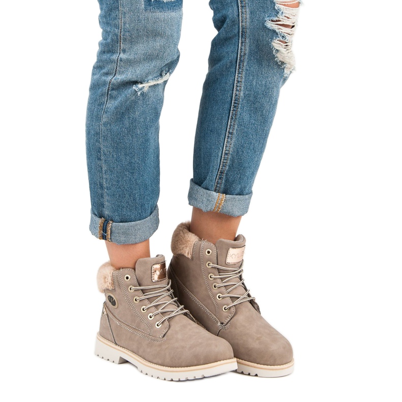 Kylie Braune Trapper 1