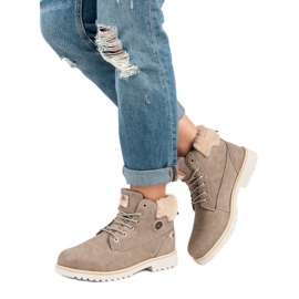 Kylie Braune Trapper 2