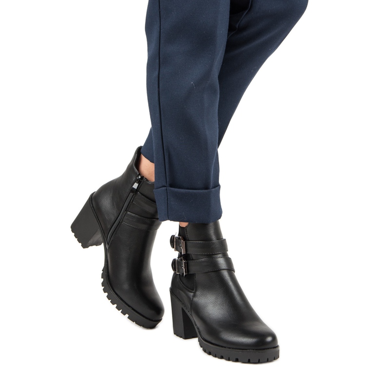 Filippo Freizeitstiefel auf einem Pfosten schwarz 1