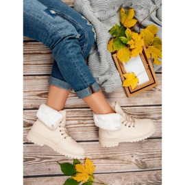 Beige Trapper mit Fell 1