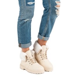 Beige Trapper mit Fell 2