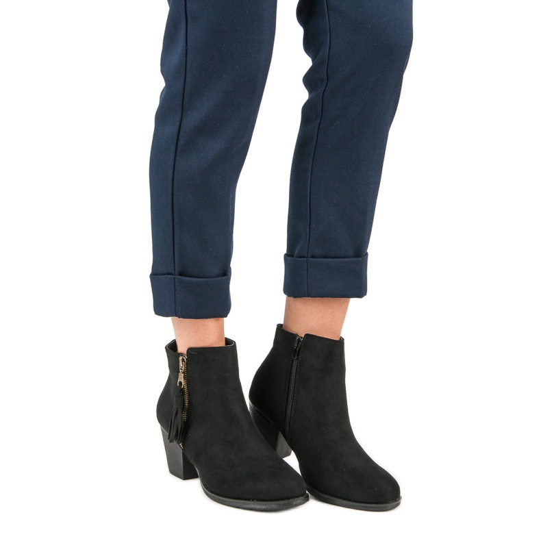 Stiefeletten aus schwarzem Wildleder 2