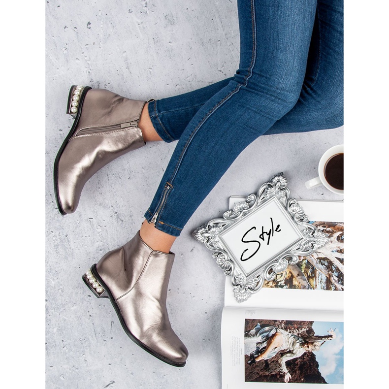 Comer Stiefel mit Perlen grau 1