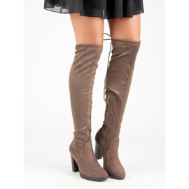 Cm Paris Wildleder-Musketiere auf einer Säule beige 2