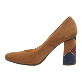 Espinto formelle Pumpen rote Pumpen auf einem dekorativen Pfosten braun 2