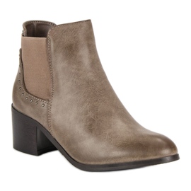 Stiefel auf einem Pfosten braun 1