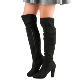 Wildlederstiefel am Pfosten schwarz 1