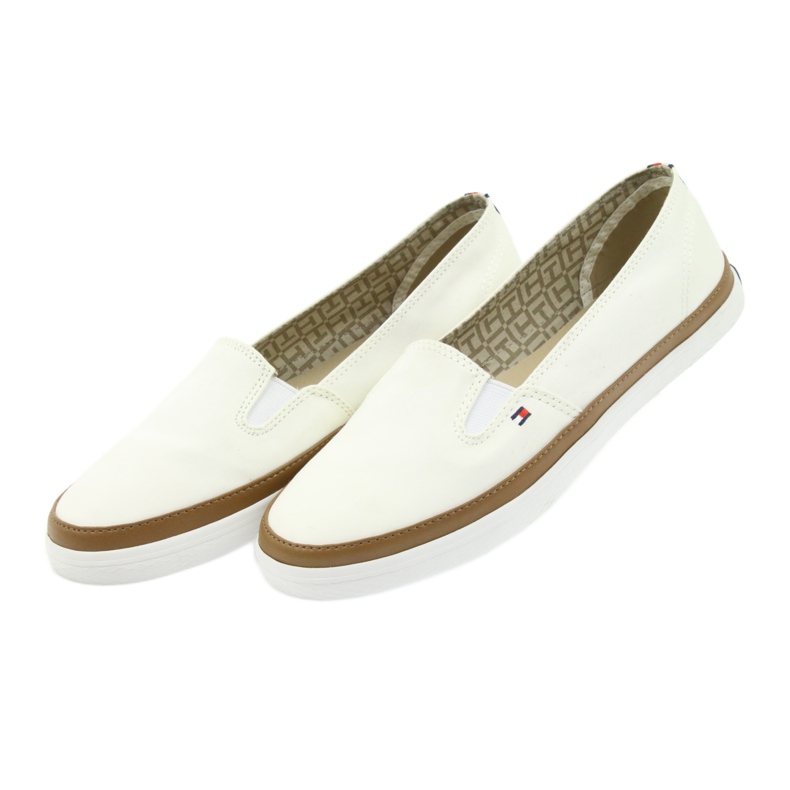 Tommy Hilfiger ICONIC KESHA SLIP-ON 121 weiß 3