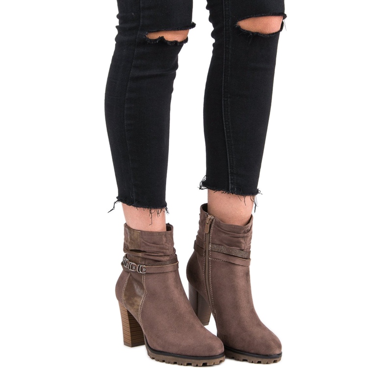 Super Mode Stylische Stiefel auf der Post braun 1