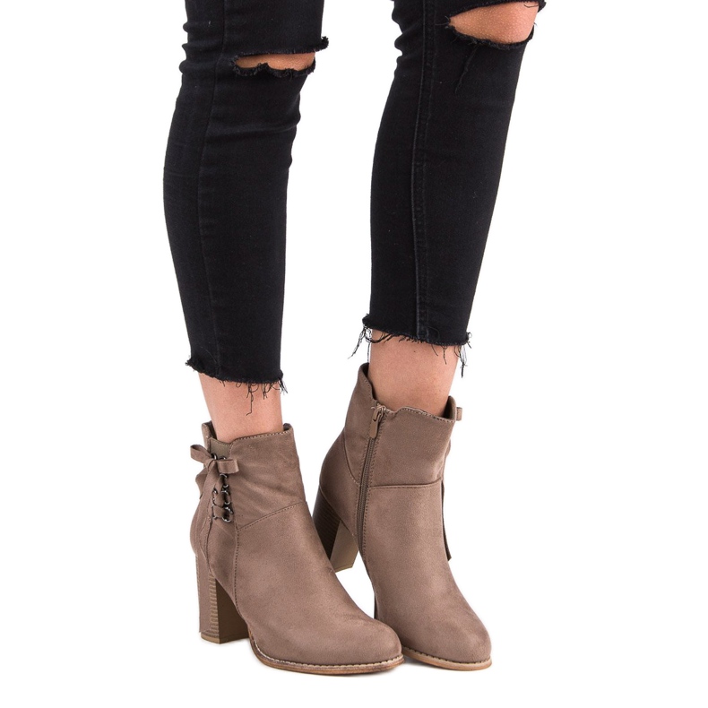Super Mode Beige Stiefel auf der Post 1