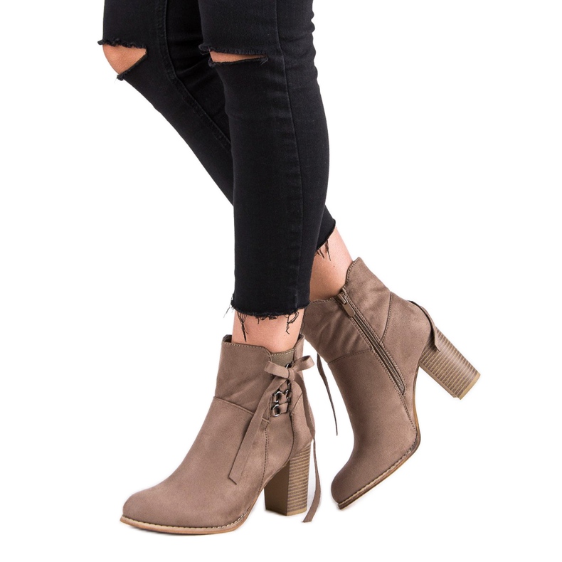 Super Mode Beige Stiefel auf der Post 2