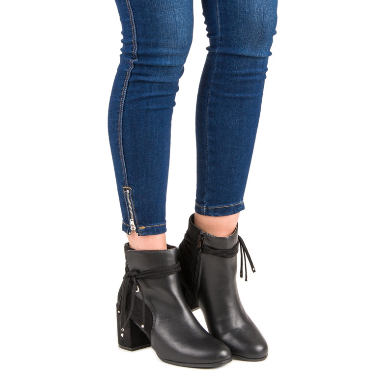 Nio Nio schwarze Beute auf einem Pfosten 1