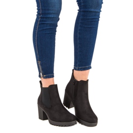 Ideal Shoes Chelsea-Boots aus Wildleder auf der Plattform schwarz 1